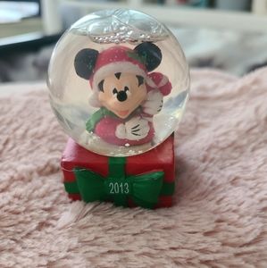 2013 Mickey Mouse snow globe